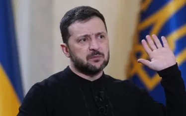 Վերջին օրերին Ուկրաինան Ռուսաստանի ուղղությամբ հարվածներ հասցնելիս կիրառել է միայն ուկրաինական զենք, ընդ որում, խոսքը միայն անօդաչու թռչող սարքերի մասին չէ, ասել է երկրի նախագահ Վլադիմիր Զելենսկին՝ Նիդերլանդների վարչապետի պաշտոնակատար Դիկ Սխոֆի հետ մամուլի ասուլիսի ժամանակ։   «Եվ կարծում եմ, որ այդ հարվածների, սոցիալական ցանցերում տեղադրված հատվածների հիման վրա մենք կարող ենք հասկանալ, թե որտեղ են օգտագործվել անօդաչու թռչող սարքեր, և որտեղ՝ ոչ», - ասել է Զելենսկին՝ փոխանցում է ՌԲԿ-Ուկրաինան։  Ուկրաինայի նախ