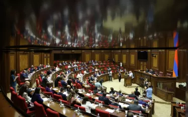 🔺64 կողմ, 2 ձեռնպահ, 0 դեմ ձայնով ԱԺ-ն ընդունեց «Հայաստանի և Ադրբեջանի միջև խաղաղության հաստատման վերաբերյալ» ԱԺ հայտարարության նախագիծը:                                                                                                        https://detq.info/arm/node/13296