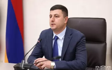  մտածում եմ Մայր Աթոռի դեմ այլանդակ արշավի դրսևորման և բարոյականության աննախադեպ անկման մասին․ Աբրահամյան