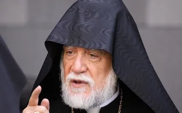 Հայաստանի վերանկախացումից ի վեր՝ Հայաստանը դիմագրավող տագնապների և բևեռացումների նկատմամբ՝ ներքին, թե արտաքին, Մեծի Տանն Կիլիկիո կաթողիկոսության տեսակետներն ու կեցվածքը միշտ եղել է հստակ և հետևողական։ Նման հայտարարություն է արել Արամ Ա Վեհափառ Հայրապետը։  «Հետևաբար, Անթիլիասը Երևանից հնչող թելադրանքների կարիքը չունի։ Անթիլիասն ինքն է որոշում իր ասելիքն ու անելիքը՝ մշտապես առաջնորդվելով մեր ժողովրդի և հայրենիքի գերագույն շահերով, արժեքներով և իդեալներով»,- ասված է Արամ Վեհափառի՝ Մեծի Տանն Կիլիկիո կաթողիկոսար