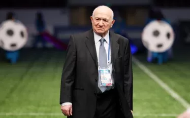 ՌԴ նախագահ Վլադիմիր Պուտինն «Աշխատանքի հերոսի» կոչում է շնորհել «Սպարտակի» լավագույն ռմբարկու Նիկիտա Սիմոնյանին: Այս մասին հայտնում է ՏԱՍՍ-ը:  Սիմոնյանը խորհրդային և ռուսաստանյան ֆուտբոլի լեգենդար ֆուտբոլիստ ու մարզիչ է, Մոսկվայի «Սպարտակ» ակումբի բոլոր ժամանակների լավագույն ռմբարկուն։  Նա գլխավորել է Երևանի «Արարատ» ակումբը` թիմին հռչակավոր հաջողություններ բերելով ԽՍՀՄ առաջնություններում և գավաթներում։  Սիմոնյանը ներկայում զբաղեցնում է Ռուսաստանի ֆուտբոլային միության նախագահի առաջին փոխնախագահի պաշտոնը։