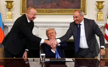 Հայ դատի Ամերիկայի հանձնախմբի քաղաքականության հարցերով տնօրեն Ալեքս Գալիցկին անդրադարձել է «Խաղաղության օրինագծին».   Անցյալ շաբաթ, ԱՄՆ Ներկայացուցիչների պալատի արտաքին գործերի հանձնաժողովի փոխնախագահ, կոնգրեսական Դարել Իսսան ներկայացրեց, այսպես կոչված, «Խաղաղության օրենքը» (PEACE Act), մի օրինագիծ, որը ներկայացվում է որպես համարձակ քայլ՝ Հայաստանի նկատմամբ Ադրբեջանի հետագա ագրեսիան կանխելու նպատակով։  Չնայած այն պնդումներին, թե «Խաղաղության օրենքը» կկիրառի «նախադեպը չունեցող պատժամիջոցներ» Ադրբեջանի դեմ՝ ա