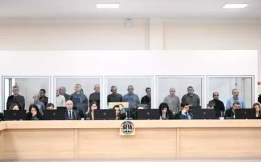 Միջազգային դատական գործընթացների կարևորությունն առանցքային են։ Երբ որ դու միջազգային դատական գործընթացները հանում ես ամբողջ պատկերի միջից, մնում է Բաքվի դատավարությունը: Այս մասին Բաքվում պահվող հայ գերիների և պատանդների իրավունքների թեմայով քննարկմանն ասաց ԵՊՀ Միջազգային դատարաններ և արբիտրաժ մագիստրոսական ծրագրի ղեկավար  Եղիշե Կիրակոսյանը։  Նրա խոսքով, ակնհայտ է, որ Բաքվի դատավարությունները շարունակվելու են, պարտադրվելու է միակողմանի ճշմարտությունը։  Միաժամանակ նա հույս հայտնեց, որ միջազգային դատական գործ