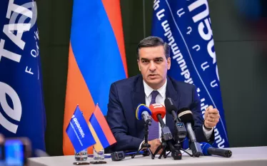 Մենք ինքնուրույն քաղաքական ուժ ենք, ես հավակնում եմ ՀՀ վարչապետի պաշտոնին, ասուլիսի ընթացքում ասել է Արման Թաթոյանը:  «Մենք ստեղծել ենք այս քաղաքական նախաձեռնությունը, դրա արդյունքը զարգացման դեպքում կլինի կամ կուսակցության տեսքով կամ որևէ այլ քաղաքական միավորի տեսքով»,- նշել է նա:  Նշենք, որ ավելի վաղ ՀՀ նախկին ՄԻՊ Արման Թաթոյանը հայտարարել է, որ 2026 թվականի խորհրդարանական ընտրություններին մասնակցելու է իր ղեկավարած «Միասնության թևեր» նախաձեռնությամբ: