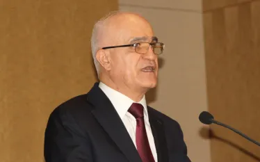 Ադրբեջանի Հանրապետությունը միակ երկիրն է, որը ցամաքային սահման ունի ինչպես Իրանի, այնպես էլ Ռուսաստանի հետ:  Այս մասին հայտարարել է Ադրբեջանի փոխվարչապետ Շահին Մուստաֆաևը:  «Այս աշխարհագրական դիրքը թույլ է տալիս Ադրբեջանին զարգացնել հարաբերությունները ինչպես Ռուսաստանի, այնպես էլ Իրանի հետ։ Ադրբեջանը բարիդրացիական քաղաքականություն է վարում ինչպես Ռուսաստանի Դաշնության, այնպես էլ Իրանի Իսլամական Հանրապետության հետ։ Այդ հարաբերությունները բազմակողմ են և լայնածավալ»,-նշել է նա: