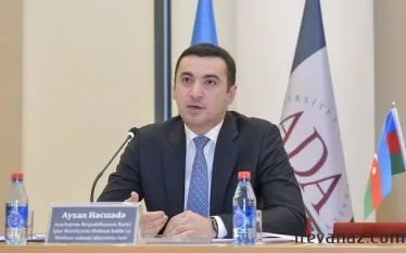 Հայաստանի հետ խաղաղության ստորագրման վայրը կարելի է քննարկել միայն բոլոր պայմանների կատարումից հետո: Այս մասին հայտարարել է Ադրբեջանի ԱԳՆ մամուլի ծառայության ղեկավար Այհան Հաջիզադեն:  «Ադրբեջանի կողմից խաղաղության պայմանագրի ստորագրման առանցքային պայմանը Հայաստանի Սահմանադրության մեջ փոփոխություններ կատարելն է, որտեղ «պահպանվում են Ադրբեջանի նկատմամբ տարածքային պահանջները»։  Դա անուղղակիորեն նշված է Թրամփի ներկայությամբ Ադրբեջանի և Հայաստանի ղեկավարների կողմից ստորագրված համատեղ Հռչակագրում»: