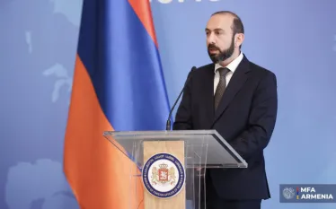 Մենք կարող ենք արձանագրել, որ, իհարկե, ինչպես նշեց իմ հարգելի գործընկերն, այս տարին ևս հագեցած էր մեր երկրների միջև երկկողմ շփումներով, ակտիվ քաղաքական երկխոսությամբ, բարձրագույն և բարձր մակարդակի այցելությունները պարբերական բնույթ են կրել: Նախորդ ամիս Թբիլիսիում էր գտնվում ՀՀ վարչապետը՝ մասնակցելու «Մետաքսի ճանապարհ» միջազգային համաժողովին։ Շուտով Վրաստան կայցելի ՀՀ նախագահը։ Այս մասին ասված է ՀՀ ԱԳ նախարարի հայտարարության մեջ, որն արվել է  մամուլի համար Վրաստանի ԱԳ նախարարի հետ հանդիպման արդյունքներով:  «