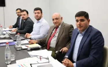 Հայաստանի քաղհասարակության՝ Բաքու ժամանած ներկայացուցիչներն են Երևանի մամուլի ակումբի պատվավոր նախագահ Բորիս Նավասարդյանը, քաղաքագետներ Արեգ Քոչինյանը, Նարեկ Մինասյանը, Սամվել Մելիքսեթյանը, իրավապաշտպան Նաիրա Սուլթանյանը: Այս մասին հաղորդում է asbarez.am-ը: