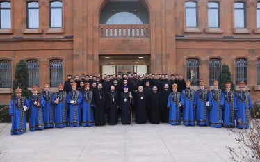 Դեկտեմբերի 25-ին Սուրբ Ստեփանոս Նախավկայի տոնի առիթով Ն.Ս.Օ.Տ.Տ. Գարեգին Երկրորդ Ծայրագույն Պատրիարք և Ամենայն Հայոց Կաթողիկոսն ընդունեց Մայր Աթոռում սպասավորող, Գևորգյան հոգևոր ճեմարանի և նորընծա սարկավագներին՝ ուղեկցությամբ Մայր Աթոռ Սուրբ Էջմիածնի լուսարարապետ Հոգեշնորհ Տ. Անանիա վարդապետ Ծատուրյանի, Մայր Աթոռի «Գարեգին Ա» կրթական կենտրոնի տնօրեն Գերաշնորհ Տ․ Վահան եպիսկոպոս Հովհաննիսյանի և Գևորգյան հոգևոր Ճեմարանի տեսուչ Հոգեշնորհ Տ. Շահե ծայրագույն վարդապետ Անանյանի։ Այս մասին հայտնում են Մայր Աթոռից։ 