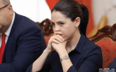 Առաջ զգուշանում էի ասել, բայց հիմա վստահ կասեմ՝ եթե Նիկոլ Փաշինյանը շարունակի մնալ իշխանության, այս թեման դառնալու է օրակարգ։ Այս մասին գրել է ադրբեջանագետ Տաթևիկ Հայրապետյանը:  «Փաշինյանի ձեռամբ ադրբեջանցի հատուկ ջոկատայինները, պատրաստված խմբերը գալու են ու շատ «խաղաղ» տեղավորվելու են Հայաստանում։ Սա, ցավոք, արդեն հստակ է, իսկ ովքեր ուզում են նստել թախտին ու սպասել բախտին կամ ուզում են դեռ իրենց համոզել, որ կան բաներ, որոնց Փաշինյանը ունակ չէ, մի օր ուղղակի իրենց իրերն են հավաքելու ու այլ երկիր ման գան ապր