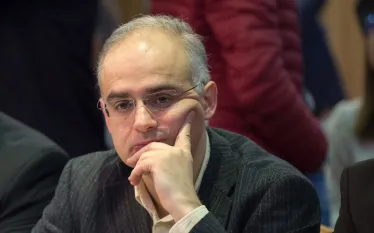 Բանակի օրվա կապակցությամբ շնորհավորում եմ Զինված Ուժերի բոլոր ներկայացուցիչներին, զինվորականներին՝ շարքայիններին եւ ամբողջ սպայական կազմին, վետերաններին, մեր ամբողջ ժողովրդին։ Այս մասին ֆեյսբուքյան իր էջում գրել է ՀԱԿ-ի վարչապետի թեկնածու Լևոն Զուրաբյանը։   «Ալեքսանդր Մակեդոնացին ասել է. «Ես չեմ վախենում առյուծների բանակից, եթե այն կառավարում են ոչխարները, ես վախենում եմ ոչխարների բանակից, որի զորավարը առյուծ է»։  1988-ի բովում եւ Անկախությամբ ստեղծված բանակը առյուծների բանակ էր, որի հիմնադիրներն ու զորավար