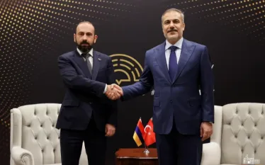 Իմ հույսն է, որ մենք գոնե մասնակի սահմանի բացում կտեսնենք եկող օրերի ու շաբաթների ընթացքում, այնուհետև լիովին կբացենք սահմանը: Այս մասին ԵԽԽՎ նստաշրջանի ընթացքում ասաց ԱԳ նախարար Արարատ Միրզոյանը՝ խոսելով Թուրքիայի հետ սահմանի բացման մասին:  «Գյումրի-Կարս երկաթուղու մասին խոսվեց, որ կվերականգնվի, և այս երկաթուղով տեղափոխում կիրագործվի: Եթե անկեղծ լինեմ, հիմնական հարցը այստեղ ոչ թե ինչն է, այլ երբը: Վստահ եմ, որ սա օգտակար կլինի երկու երկրի ժողովուրդների համար՝ թե Հայաստանի, թե Թուրքիայի:  Շատ ինտենսիվ ու բե