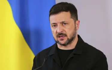 Վլադիմիր Զելենսկին հրամանագիր է ստորագրել Բելառուսի նախագահ Ալեքսանդր Լուկաշենկոյի դեմ պատժամիջոցներ սահմանելու մասին, հայտնում է ՌԻԱ նովոստի-ն:   «Գործողության մեջ դնել Ուկրաինայի ազգային անվտանգության և պաշտպանության խորհրդի 2026 թվականի փետրվարի 18-ի «Անհատական հատուկ տնտեսական և այլ սահմանափակող միջոցների կիրառման մասին» որոշումը», - ասված է Զելենսկու հրամանագրի տեքստում։  Հրամանագրի հավելվածում հստակեցվում է, որ պատժամիջոցները սահմանվում են Լուկաշենկոյի դեմ: