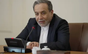 Իրանի միջուկային դոսյեի հարցը չի կարող լուծվել ռազմական մեթոդներով. հայտարարել է Իրանի արտաքին գործերի նախարար Աբբաս Արաղչին՝ Մերձավոր Արևելքում ԱՄՆ-ի ռազմական ներկայության մեծացման և Թեհրանի դեմ հնարավոր ռազմական գործողությունների մասին ահագնացող լուրերի ֆոնին, հայտնում է ՌԻՍ նովոստին:   «Իրանի միջուկային ծրագրի հարցը ռազմական լուծում չունի: Դա արդեն փորձարկվել է անցյալ տարի, երբ խոշոր հարձակում իրականացվեց մեր (միջուկային) օբյեկտների վրա»,- ասել է նա:  Նրա խոսքով՝ միջուկային տեխնոլոգիաները հնարավոր չէ ոչն