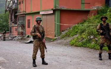 Պակիստանը հարվածներ է հասցրել Աֆղանստանի հետ սահմանային հատվածում՝ իրականացնելով հետախուզական ընտրովի գործողություններ։    Իսլամաբադի տվյալներով՝ թիրախավորվել են ծայրահեղական խմբավորումների ճամբարներ, իսկ գործողությունը պատասխան է մայրաքաղաքում տեղի ունեցած ահաբեկչությանը։ Մանրամասներ պաշտոնապես դեռ չեն հրապարակվել։