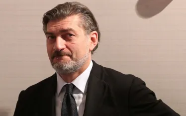 Վրաստանը պատրաստ է Միացյալ Նահանգների հետ ռազմավարական գործընկերությունը վերականգնել մաքուր էջից. այս մասին այսօր Վրաստանի խորհրդարանում իր տարեկան զեկույցի ժամանակ հայտարարել է երկրի նախագահ Միխեիլ Կավելաշվիլին։   Նախագահի խոսքով՝ Թբիլիսին արդեն իսկ մշակել է հատուկ «Գործընկերության ճանապարհային քարտեզ», որտեղ մանրամասն ներկայացված են երկու երկրների շահերը։ Կավելաշվիլին ընդգծել է, որ Վրաստանի և ԱՄՆ նոր վարչակազմի տեսլականները շատ հարցերում համընկնում են։  Միևնույն ժամանակ, Վրաստանի նախագահը բավականին կոշտ է