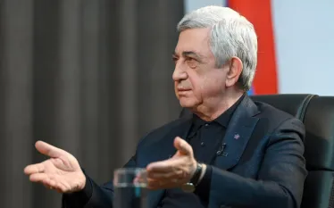 Ընտրությունների վերաբերյալ չունենք որոշում, եթե ունենանք կասենք, դատարանի դիմաց լրագրողներին ասել է Սերժ Սարգսյանը։   «Ընդդիմության միավորման ցանկություն ունեմ, բայց իրադարձությունները ցույց են տալիս, որ ընդդիմության միավորվելը շատ բարդ խնդիր է։  Խոսքը մի ցուցակով գնալու մասին չէ։ Մենք Փաշինյանին ենք թիրախ դիտարկում, այդպես էլ շարունակելու ենք»,- ասել է երրորդ նախագահը։