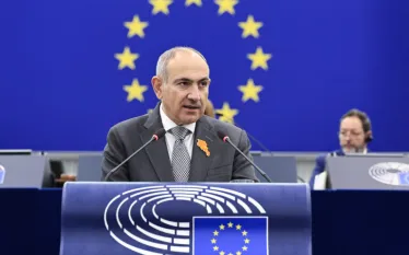 Վարչապետ Նիկոլ Փաշինյանը ելույթ է ունեցել Եվրոպական խորհրդարանում։   «Եվրոպական խորհրդարանի մեծարգո նախագահ, հարգելի պատգամավորներ,  Ինձ համար պատիվ է Ձեզ պատմել, որ այս ամբիոնից իմ ունեցած նախորդ ելույթից ի վեր, որը 2023 թվականի հոկտեմբերի 17–ին էր, Հայաստանում եւ ընդհանրապես Հարավային Կովկասում այնպիսի փոփոխություններ են տեղի ունեցել, որոնք հարյուրամյա նշանակություն ունեն, եթե չասեմ հազարամյա։  Իսկ իմ նախորդ ելույթից անցել է ընդամենը երկու տարի հինգ ամիս։  Ամենահիշարժան փոփոխությունը Հայաստանի եւ Ադրբեջան