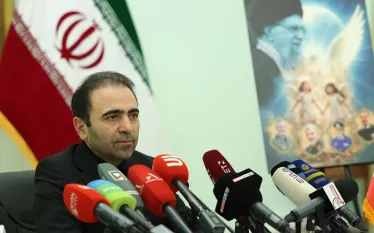 Հայաստանում Իրանի արտակարգ և լիազոր դեսպան Խալիլ Շիրղոլամիի բնորոշմամբ՝ Հայաստանի ու Իրանի միջև սահմանը խաղաղության սահման է, հետևաբար այդ տեսանկյունից ունի կենսական նշանակություն։    «Արմենպրես»-ի հետ բացառիկ զրուցում Խալիլ Շիրղոլամին այդ կերպ գնահատեց երկու երկրների միջև պետական սահմանի նշանակությունը հատկապես վերջին օրերին Մերձավոր Արևելքում տեղի ունեցող զարգացումների ֆոնին։   «Անձամբ հանգստյան օրերին եղել եմ սահմանային անցակետում և իրանական կողմում հանդիպումներ եմ ունեցել սահմանային, անվտանգային ու մաքս