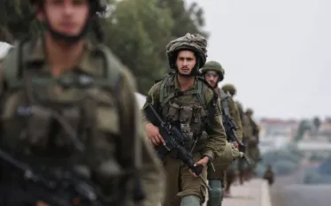 Իսրայելի պաշտպանության բանակը (ՑԱՀԱԼ) հայտարարել է 100 000 պահեստազորայինների զորահավաքի մասին՝ Իրանի հետ շարունակվող հակամարտության ֆոնին, հայտնում է Times of Israel-ը:  Այս թիվը, ըստ ամենայնի, լրացնում է ներկայումս ծառայության մեջ գտնվող 50 000 պահեստազորայիններին:  ՑԱՀԱԼ-ի տվյալներով, ցամաքային զորքերն ուժեղացվել են Սիրիայի, Լիբանանի, Գազայի հատվածի և Արևմտյան ափի հետ Իսրայելի սահմաններին: Իսրայելի պաշտպանության բանակի հայտարարության համաձայն, միայն թիկունքի հրամանատարությունը զորահավաքի է կանչել 20 000 