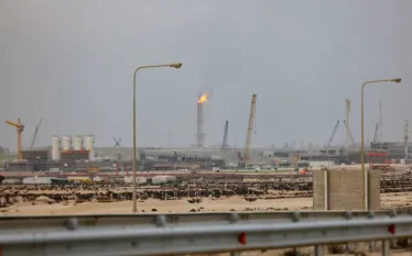 Եվրոպայում գազի գները կտրուկ թռիչք են գրանցել Քաթարի էներգաօբյեկտներին Իրանի հասցրած հարվածից հետո, որն իրականացվել է ի պատասխան «Հարավային Պարս» գազի հանքավայրի վրա հարձակման։ Այս մասին գրում է Bloomberg-ը:  «Եվրոպայում բնական գազի գներն աճել են 35%-ով»,- նշված է հրապարակման մեջ: Բացի այդ, Իրանի հարվածը լուրջ տատանումներ է առաջացրել նաև նավթի շուկայում, գրում է պարբերականը:  Հինգշաբթի օրը QatarEnergy պետական ընկերությունը հայտնել է, որ հեղուկացված բնական գազի արտադրության օբյեկտները լուրջ վնասներ են կրել: 