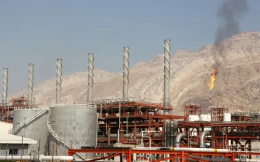 Իրանը դադարեցրել է գազի մատակարարումը Թուրքիա այն բանից հետո, երբ Իսրայելն անցյալ շաբաթ հարվածել է Հարավային Պարս խոշոր գազադաշտին: Այս մասին, հղում անելով իր աղբյուրներին, հայտնել է Bloomberg գործակալությունը:  Ինչպես նշում է գործակալությունը, 2025 թվականին Թուրքիա ներկրվող բնական գազի 14%-ը բաժին է ընկել Իրանին: Ըստ աղբյուրների՝ Անկարան շարունակում է գազ ներկրել Ռուսաստանից և Ադրբեջանից, երկիրն ունի նաև պաշարներ: Հայտնի չէ, թե երբ կվերսկսվեն մատակարարումները Իրանից:  Թուրքիայի էներգետիկայի նախարարությունը