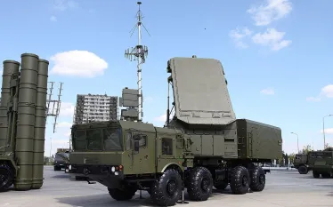 Սաուդյան Արաբիան, Արաբական Միացյալ Էմիրությունները և Կատարը բանակցություններ են վարում Հարավային Կորեաի հետ՝ հակաօդային պաշտպանության համակարգերի ձեռքբերման շուրջ։  Ինչպես հաղորդում է The Wall Street Journal-ը, արաբական երկրների այս քայլը պայմանավորված է ամերիկյան արտադրության զենիթային հրթիռների պաշարների զգալի նվազմամբ, ինչը նրանց ստիպում է որոնել նոր մատակարարներ։  Ռազմական պաշարների կրճատումը կապված է Իրանի կողմից արձակված անօդաչու թռչող սարքերի և հրթիռների դեմ իրականացված ակտիվ պաշտպանական գործողությու