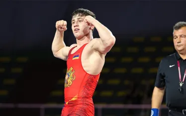 Հայաստանի ներկայացուցիչ Սուրեն Աղաջանյանը (60 կգ) վստահ հաղթանակով դուրս եկավ Ալբանիայի մայրաքաղաք Տիրանայում ընթացող հունահռոմեական ոճի ըմբշամարտի Եվրոպայի առաջնության եզրափակիչ։ Կիսաեզրափակիչում հայ ըմբիշը մրցեց աշխարհի ու Եվրոպայի չեմպիոն, ադրբեջանցի Նիհատ Մամեդլիի հետ ու երկրորդ մրցափուլում հաղթեց տուշեով։ Գոտեմարտի դադարեցման պահին Աղաջանյանը հաղթում էր 8։1 հաշվով։ Ապրիլի 22-ին կայանալիք եզրափակիչում Սուրեն Աղաջանյանի մրցակիցը կլինի Սերբիան ներկայացնող Գեորգի Տիբիլովը։ Հայաստանի ներկայացուցիչը պայքարը 