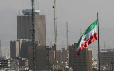 Իրանը լիովին պատրաստ է ԱՄՆ-ի և Իսրայելի հետ պատերազմի հնարավոր վերսկսմանը, եթե Իսլամաբադում բանակցությունները չսկսվեն։ Այս մասին հայտնել է Tasnim գործակալությունը։  Tasnim-ի թղթակցի տեղեկությունների համաձայն՝ հաշվի առնելով համաձայնեցված հրադադարի ժամկետի վերջին ժամերի մոտենալը և այն փաստը, որ ամերիկյան պահանջներն ու ծովային շրջափակման հայտարարումը խոչընդոտել են վերսկսվող բանակցությունների ձևավորմանը, Իրանը լիովին պատրաստ է պատերազմի վերսկսման հնարավորությանը և նաև նոր անակնկալներ է պատրաստել մարտերի պոտենցի