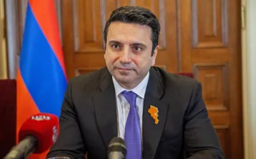 Ադրբեջանը խոչընդոտում է Թուրքիա-Հայաստան կարգավորման գործընթացին՝ օգտագործելով իր լոբբիստական ազդեցությունը: Այս մասին Ստամբուլում Միջխորհրդարանական միության նիստի ընթացքում Թուրքիայի հայկական մամուլի ներկայացուցիչների հետ զրույցում ասել է ՀՀ ԱԺ նախագահ Ալեն Սիմոնյանը, հաղորդում է Agos-ը:  Հարցին՝ «Թուրքիա-Հայաստան կարգավորման գործընթացում ակնհայտ խնդիրներ չկան: Մենք տեսնում ենք, որ Հայաստանը պատրաստ է բացել սահմանը, բայց Թուրքիայի կողմից նոր քայլ չկա: Ինչի՞ն է սպասում Անկարան: Հնարավո՞ր է՝ սպասում է հունիս