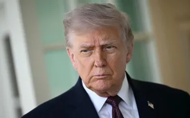 Իրանը խնդրում է ԱՄՆ-ին շտապ բացել Հորմուզի նեղուցը, այս մասին գրել է ԱՄՆ նախագահ Դոնալդ Թրամփը։  «Իրանը հենց նոր մեզ տեղեկացրեց, որ գտնվում է «փլուզման» վիճակում։ Նրանք ցանկանում են, որ մենք հնարավորինս շուտ բացենք Հորմուզի նեղուցը՝ մինչ նրանք փորձում են կարգավորել իրավիճակը իրենց ղեկավարության հետ (ինչը, կարծում եմ, նրանք կանեն)», - գրել է ԱՄՆ նախագահը TruthSocial-ում։