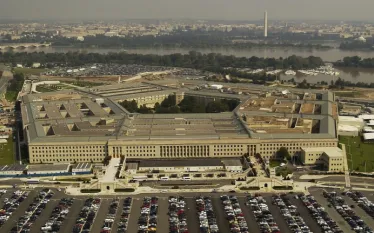 Պենտագոնի կողմից ներկայացված 25 միլիարդ դոլարի գնահատականը՝ որպես Իրանի հետ պատերազմի ընդհանուր արժեք, թերագնահատված է. այն հաշվի չի առնում ԱՄՆ ռազմաբազաների վերականգնման ծախսերը։ Այս մասին հայտնում է ՏԱՍՍ-ը՝ հղում անելով CNN հեռուստաալիքին:  Ըստ հեռուստաալիքի տվյալների՝ իրական գնահատականն ավելի մոտ է 40-50 միլիարդ դոլարին՝ հաշվի առնելով ռազմական օբյեկտների վերականգնման և ոչնչացված գույքի փոխարինման ծախսերը։ Հեռուստաալիքը հիշեցնում է, որ պատերազմի առաջին օրերին տարածաշրջանում իրանական պատասխան հարվածները զգ