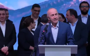 Ես հետևել եմ բոլոր ընտրություններին, մի մասին անմիջապես մասնակցել եմ, ես չեմ հիշում և չի եղել, որ ընտրությունները լինեն պայքար ինքնության, եկեղեցու և ազգային արժեքների համար, չի եղել նման բան Հայաստանի պատմության մեջ, նաև չեմ հիշում, որ ընտրությունների հիմնական խոսույթը լիներ պատերազմ, թե խաղաղություն, սա յուրահատուկ է, և այս երևույթը բերել են այս իշխանությունները՝ տարանջատելով մեր ժողովրդին, մեր պատմությունը, մեր լեռները, և սա չի կարող ուղղակի անհետանալ, այս մարդիկ մեր ժողովրդին իրար դեմ հանելու, մեր պատմո