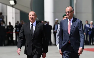 Հայաստանի և Ադրբեջանի միջև համաձայնագիրը կնպաստի Հարավային Կովկասի զարգացմանը: Այս մասին Գերմանիայի կանցլեր Ֆրիդրիխ Մերցը հայտարարել է Ադրբեջանի նախագահ Իլհամ Ալիևի հետ համատեղ մամուլի ասուլիսում, հաղորդում են ադրբեջանական ԶԼՄ-ները:   «Շնորհավորում եմ Ադրբեջանին և Հայաստանին 2025 թվականի օգոստոսին Վաշինգտոնում համաձայնագրի ստորագրման կապակցությամբ։ Խաղաղությունը, անվտանգությունը և կայունությունն անհրաժեշտ են նաև Հարավային Կովկասին։ Գերմանիան և Եվրոպական միությունը խիստ շահագրգռված են այս աշխարհաքաղաքական առ