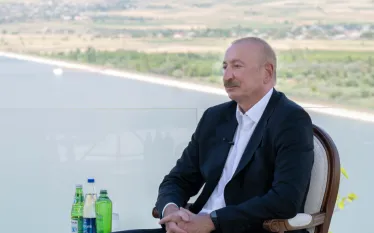 Ադրբեջանի նախագահ Իլհամ Ալիևը օգոստոսի 11-ին Նախիջևանում Ադրբեջանի հեռուստատեսությանը տված հարցազրույցում մի շարք անհիմն, փաստերը խեղաթյուրող և կոշտ հայտարարություններ է արել Հայաստանի, 2020 թվականի պատերազմի արդյունքների և այսպես կոչված «Զանգեզուրի միջանցքի» վերաբերյալ։ Հարցազրույցը հրապարակվել է ադրբեջանական ԶԼՄ-ներում, այդ թվում՝ Ադրբեջանի պետական AZƏRTAC գործակալության կողմից։