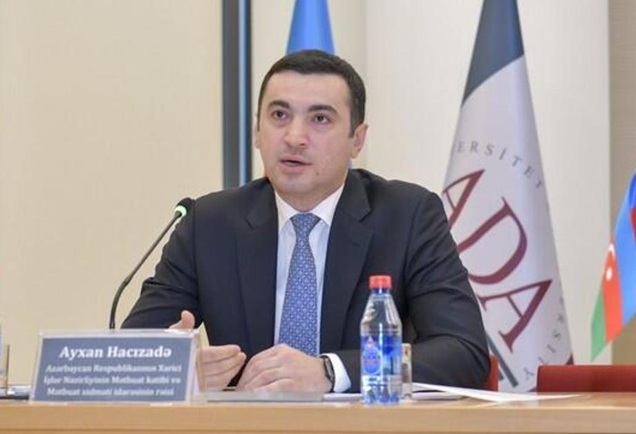 Իրանական կողմի հետ «Զանգեզուրի միջանցքի» հարցում առաջընթաց չկա. Ադրբեջանի ԱԳՆ ներկայացուցիչ  Իրանական կողմի հետ «Զանգեզուրի միջանցքի» զարգացման առաջընթաց չկա։ Այս մասին լրագրողների հետ զրույցում հայտարարել է Ադրբեջանի ԱԳՆ մամուլի ծառայության ղեկավար Այխան Հաջիզադեն։  «Չնայած փոխըմբռնման հուշագրի առկայությանը, իրանական կողմի հետ «Զանգեզուրի միջանցքի» զարգացման որևէ առաջընթաց դեռևս չկա»,- ասել է նա։  «Անկասկած, երկկողմ հարաբերություններում այդ բացասական երանգների առկայությունն ազդում է նաև այլ ուղղությունների