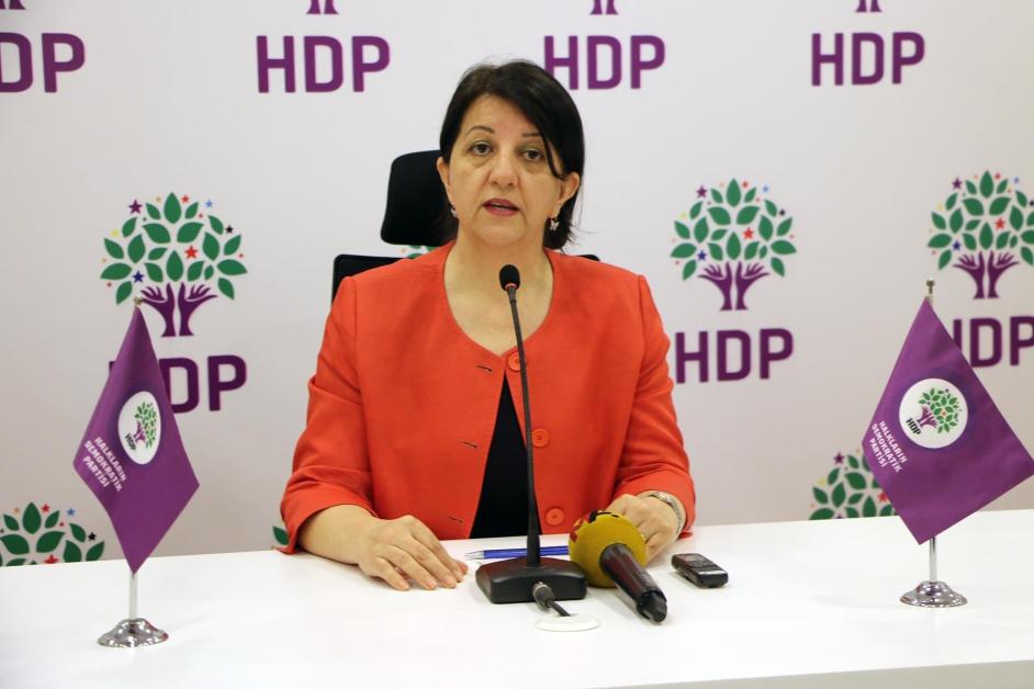 «Էրդողանը չի կարողացել ապահովել երկրաշարժից հետո փրկարարական աշխատանքների կազմակերպումը». Ժողովուրդների դեմոկրատական կուսակցության համանախագահ  Թուրքիայի քրդամետ Ժողովուրդների դեմոկրատական կուսակցության համանախագահ Փերվին Բուլդանը նախագահ Ռեջեփ Թայիփ Էրդողանին կոչ է արել հրաժարական տալ: Պատճառը երկրաշարժից հետո փրկարարական աշխատանքների համապատասխան կազմակերպման բացակայությունն է:  Այս մասին հայտնում է թուրքական «Gazeteduvar» պարբերականը:  Բուլդանը նաև ընդգծել է, որ մահվան պաշտոնական ցուցանիշները չեն համապատ