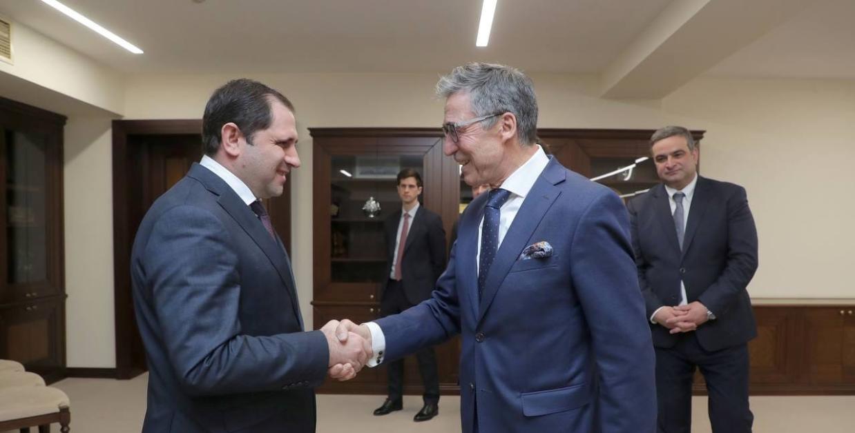 Սուրեն Պապիկյանը ՆԱՏՕ-ի նախկին գլխավոր քարտուղարին է ներկայացրել տարածաշրջանի վերջին զարգացումները