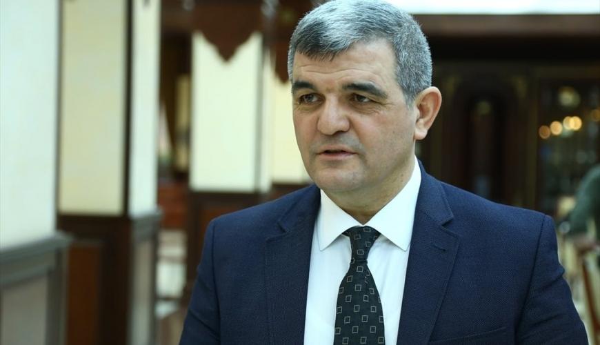 Ադրբեջանի մեջլիսի պատգամավոր Ֆազիլ Գազանֆարօղլուն անդրադարձել է Արցախի իշխանությունների կողմից Բաքվին վերաինտեգրվելու հարցով բանակցությունների առաջարկի մերժմանը և սպառնալիքներ հնչեցրել Արցախի բնակչության հասցեին։ Այս մասին պատգամավորը գրառում է կատարել իր ֆեյսբուքյան էջում։   Վերջինս պնդել է ադրբեջանական քարոզչության այն դրույթը, թե, իբր, Ադրբեջանը հերթական կառուցողական քայլն է կատարել՝ մեղադրելով հայկական կողմին Բաքվի ընձեռած հնարավորությունը սխալ գնահատելու և տարածաշրջանում իրավիճակի սրման ուղին բռնելու հ