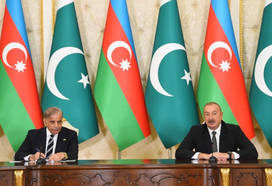 Պատերազմն ավարտվել է, բայց Բաքվի շատ շրջաններում դեռ ծածանվում են Պակիստանի դրոշները․ Ալիև