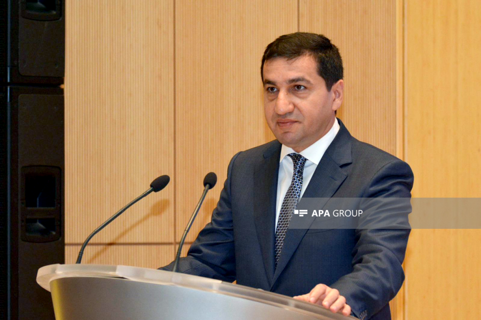Հայաստանը Լաչինի սահմանային անցակետ՝ որպես ցուցադրություն բեռնատարներ ուղարկելու փոխարեն պետք է վերջ դնի Ադրբեջանի նկատմամբ տարածքային հավակնություններին․ Հիքմեթ Հաջիև