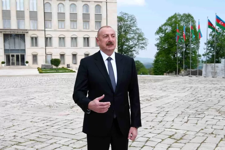 Ալիևն այցելել է ՀՀ սահմանակից գյուղ