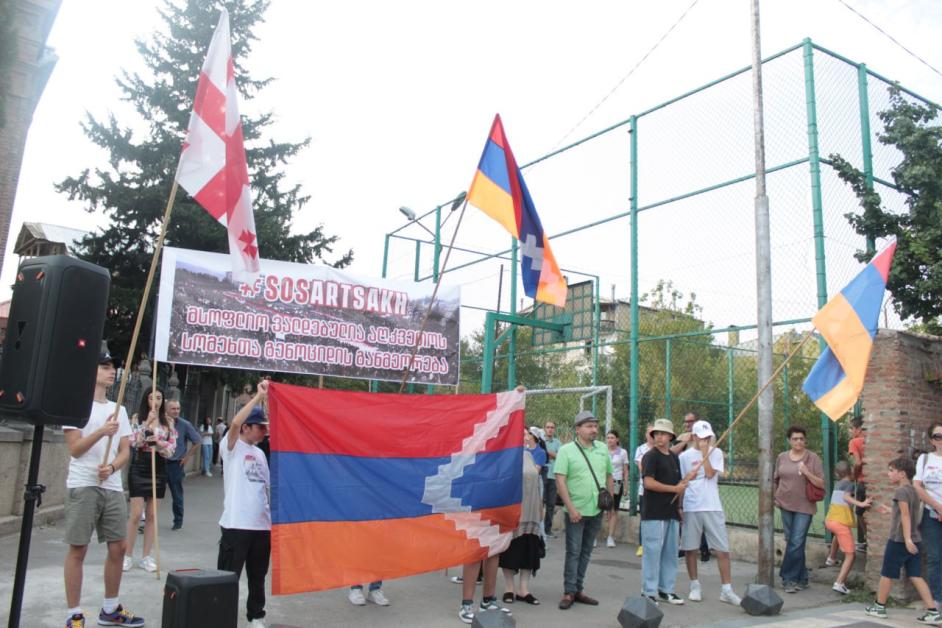 աս