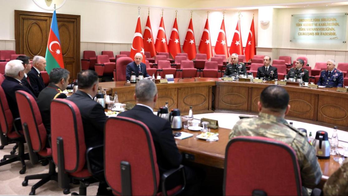 uı8ğj