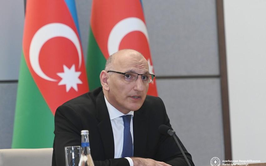 Ինչպես նշված է 2020 թվականի հրադադարի հայտարարության մեջ, Զանգեզուրի տարածքից կարող են կառուցվել համատեղ ճանապարհ և երկաթուղի։  «Report»-ը տեղեկացնում է, որ այս մասին գերմանական «ZEIT» թերթին տված հայտարարության մեջ ասել է Ադրբեջանի նախագահի հատուկ հանձնարարությունների գծով ներկայացուցիչ Էլչին Ամիրբեովը։  Նա նշեց, որ այս միջանցքով Հայաստանը կարող է դուրս գալ մեկուսացումից, գանձել տարանցման վճարներ և բարելավել հարաբերությունները Թուրքիայի հետ։  Ինչ վերաբերում է Հայաստանի կողմից այս առաջարկը մերժելու հնարավոր