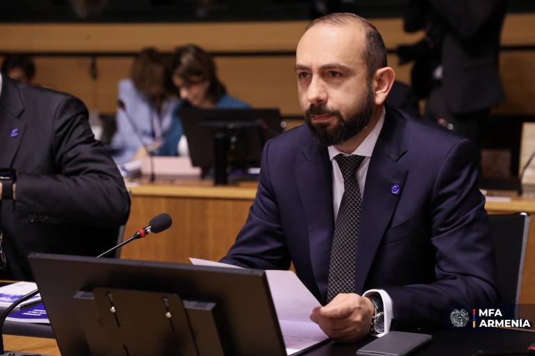 Հ ԱԳ նախարարի ելույթը Եվրոպայի խորհրդի Նախարարների կոմիտեի 134-րդ նստաշրջանում. «Հարգելի՛ նախարար Բետել, Ցանկանում եմ իմ անկեղծ գնահատանքը հայտնել Ձեզ և Լյուքսեմբուրգի նախագահությանն այս դժվարին ժամանակներում ցուցաբերած նվիրված առաջնորդության համար։ Հարգելի՛ գործընկերներ, Այսօր մենք կանգնած ենք լուրջ մարտահրավերների առաջ։ Բազմակողմանիության քայքայումը, մարդու իրավունքների համակարգի թուլացումը, ժողովրդավարական արժեքների նահանջի մտահոգիչ միտումը և ժողովրդավարական հաստատությունների հանդեպ հասարակության աճո