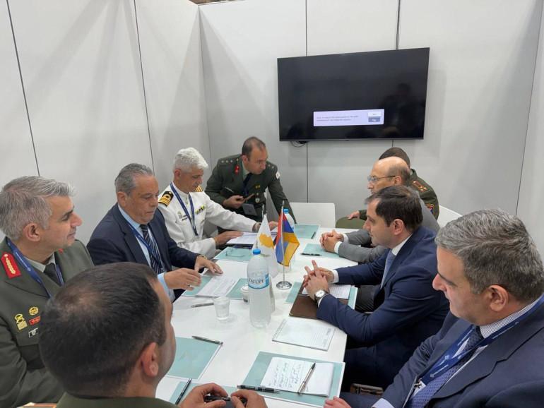 Պապիկյանն ու Կիպրոսի պաշտպանության նախարարը քննարկել են պաշտպանության բնագավառում համագործակցությանը վերաբերող հարցեր