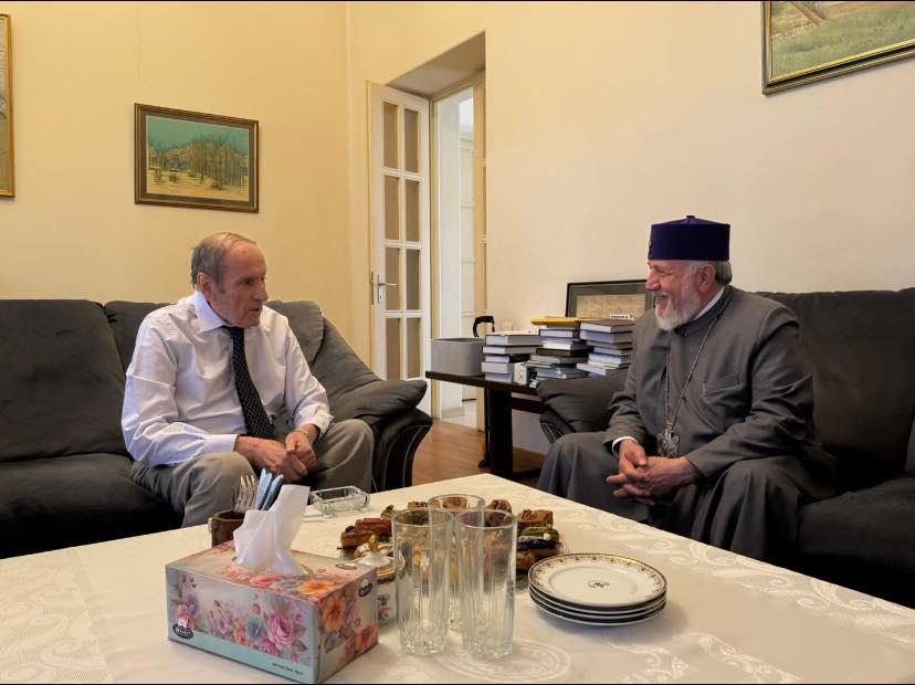 Լևոն Տեր-Պետրոսյանն հյուրընկալել է Ամենայն հայոց կաթողիկոս Գարեգին Երկրորդին