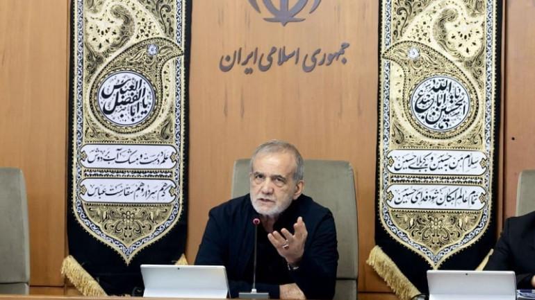 Իրանի նախագահը նաև տարածաշրջանային երկրների հետ հարաբերությունների զարգացումը համարել է Իրանի Իսլամական Հանրապետության սկզբունքային ռազմավարություն, որի առաջխաղացմանը հատուկ ուշադրություն է դարձրել նաև 14-րդ կառավարությունը։   «Տարածաշրջանային երկրների մերձեցումը ընդհանուր շահերի լույսի ներքո կարող է պայծառ ապագա ուրվագծել իսլամական աշխարհի համար»,-եզրափակեց Փեզեշքիանը: