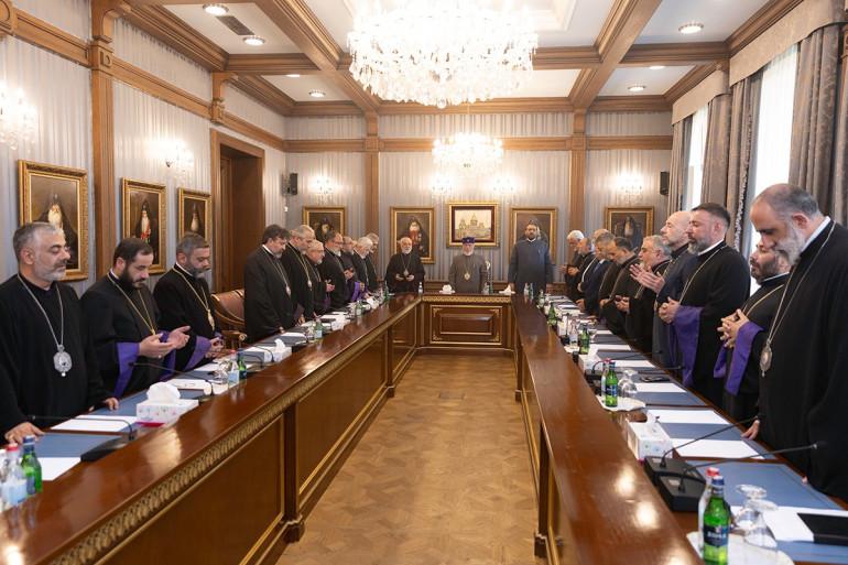 Եկեղեցամարտ այս կեցվածքը ակնհայտորեն թելադրված է քաղաքական նպատակներով և փորձ է նսեմացնելու ազգային կյանքում և միջազգային շրջանակներում հարգանք վայելող Հայոց Եկեղեցու և եկեղեցականաց հեղինակությունը, լռեցնելու Եկեղեցու ձայնը և նվազեցնելու նրա հանրային ազդեցությունը։ Կառավարության ղեկավարի հակաեկեղեցական պահվածքը, ազգային արժեքների և Եկեղեցու դեմ նախաձեռնած գործընթացները հղի են կործանարար հետևանքներով և սպառնալիք՝ հայոց պետականությանը, մեր ժողովրդի միաբանությանը թե՛ հայրենիքում և թե՛ սփյուռքում։ Այսպիսի գործո